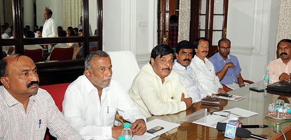 ಸಾಹಿತ್ಯಸಮ್ಮೇಳನವನ್ನು ಅಚ್ಚುಕಟ್ಟಾಗಿ ನಡೆಸಿ ಯಶಸ್ವಿಗೊಳಿಸಿ: ಅಧಿಕಾರಿಗಳಿಗೆ ಸಚಿವ ಮಹದೇವಪ್ಪ ಸೂಚನೆ